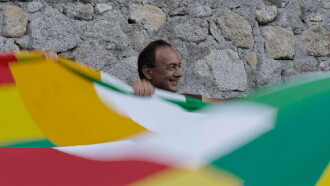 Un paese di resistenza Trailer