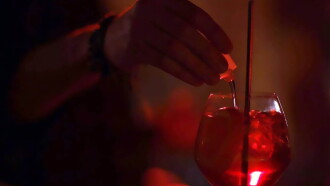 Un viol au fond du verre Trailer