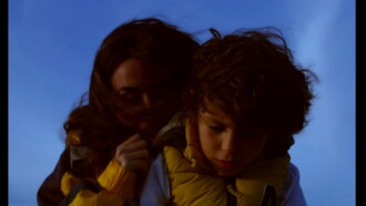 Una mujer frente al mar Trailer