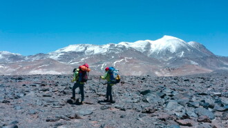 Une goutte d’eau sur un volcan Trailer
