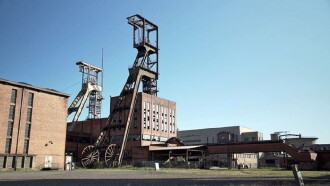 Une vie après la mine Trailer