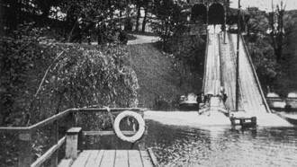 Water toboggan (Montagnes russes sur l'eau) Trailer