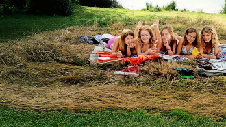 Wild Chicks in Love Trailer
