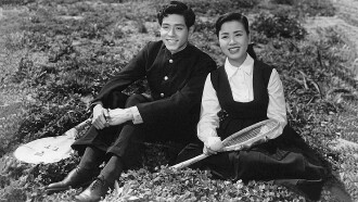 Youth’s Romance Seat: Sitting on the grass Trailer