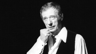 Yves Montand entre en scène Trailer