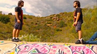 Zapatillas asesinas Trailer