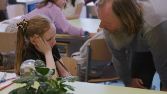Zijwaarts de klas in Trailer
