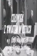 Człowiek z kwiatem w ustach