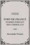 Fort-de-France : femmes portant des corbeilles