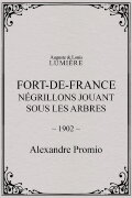 Fort-de-France : négrillons jouant sous les arbres