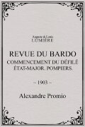 Revue du Bardo : commencement du défilé. État-major. Pompiers