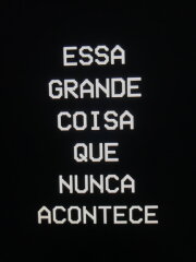 Essa Grande Coisa que Nunca Acontece