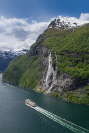 Fjorde, Nordkap und Polarlicht - Norwegens legendäre Hurtigruten Fjorde, Nordkap und Polarlicht - Norwegens legendäre Hurtigruten