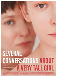 Algunas conversaciones sobre una chica muy alta (2018)