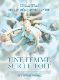 Une femme sur le toit (2022)
