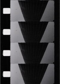 Chutes de trois gouttes de mezcal dans une coupe de champagne (1983)