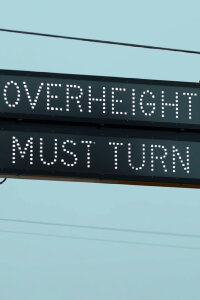 OVERHEIGHT MUST TURN (2018)