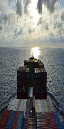 50.000 PS auf hoher See - Containerriese RHL Calliditas Trailer