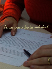 A un paso de la soledad Trailer