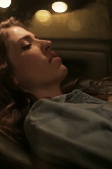 Ailleurs ou la poésie des amours perdues et des lettres jaunies Trailer