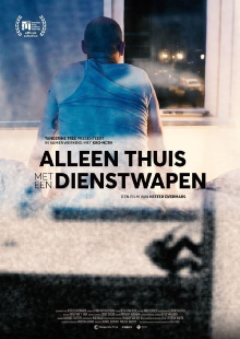 Alleen thuis met een dienstwapen Trailer