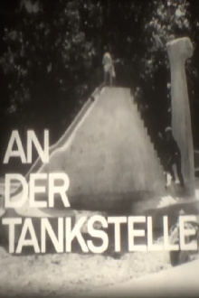 An der Tankstelle Trailer