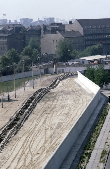 Bernauer Straße 1-50 oder Als uns die Haustür zugenagelt wurde Trailer