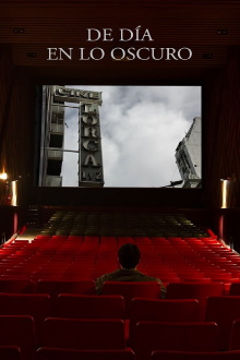 De día, en lo oscuro Trailer