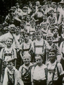 Eine Volksschulklasse der Zwanziger Jahre Trailer