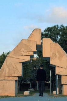 El hombre que andaba demasiado Trailer