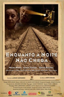 Enquanto a Noite Não Chega Trailer