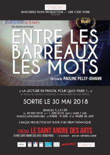 Entre les barreaux les mots Trailer
