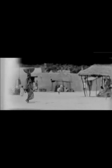 Femme Ouolofe (Sénégal) en marche avec poids sur sa tête Trailer