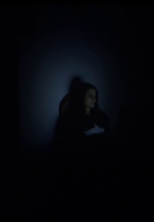 În care eroina se ascunde și apoi are parte de o întâlnire neașteptată Trailer