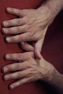 Les Mains Trailer