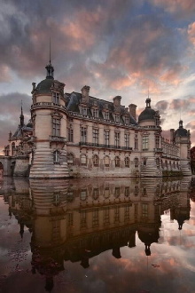 Les Secrets du château de Chantilly Trailer