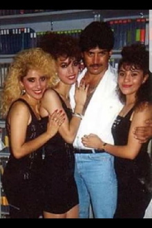 Mis 3 viejas Trailer