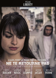 Ne te retourne pas Trailer