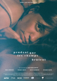 Pendant que les champs brûlent Trailer
