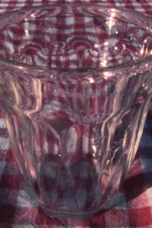 Rouge, blanc, verre Trailer