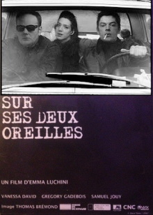Sur ses deux oreilles Trailer