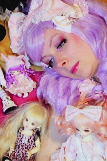 Sussie and the Dollhouse Trailer