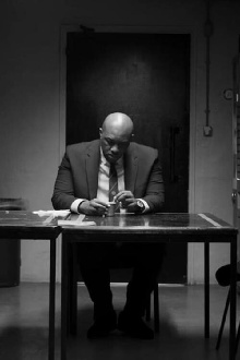 Tapi dans l'ombre Trailer