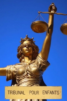 Tribunal pour enfants Trailer