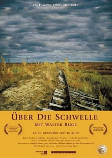 Über die Schwelle Trailer