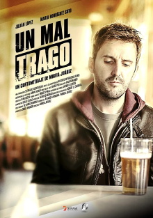 Un mal trago Trailer