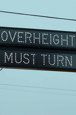 OVERHEIGHT MUST TURN (2018)