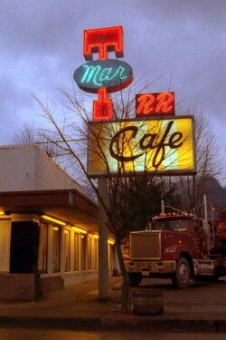 17 Pieces of Pie: Shooting at the Mar T (AKA RR) Diner (2001)