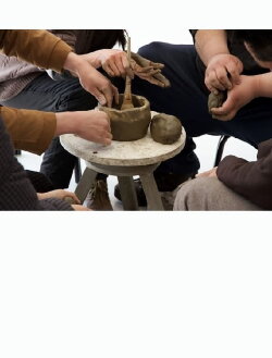a pottery produced by 5 potters at once (silent attempt) (2013)