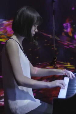 Alice Sara Ott Live in Yellow Lounge: Nightfall (2018) Alice Sara Ott Live in Yellow Lounge: Nightfall (2018)